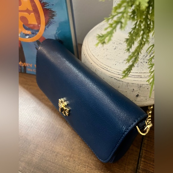 Tory Burch Robinson Crossbody Bag - Picture 4 of 12